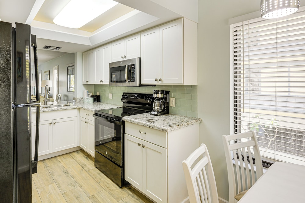 2 Mi to Sombrero Beach: Condo w/ Pool & Hot Tub