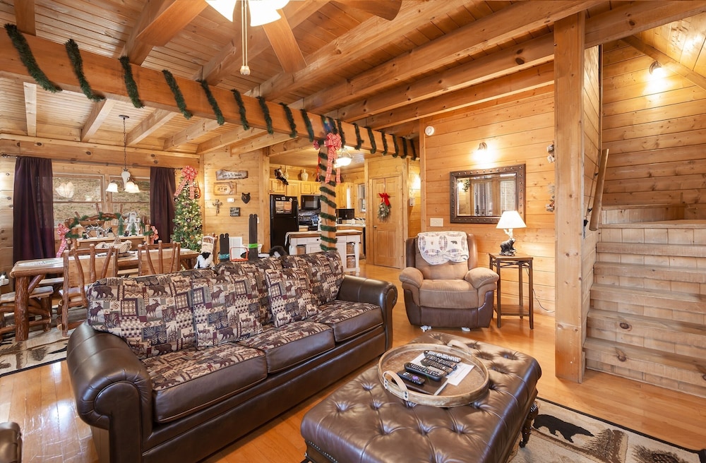 Something Extra 2 Bedroom Cabin by RedAwning view 3