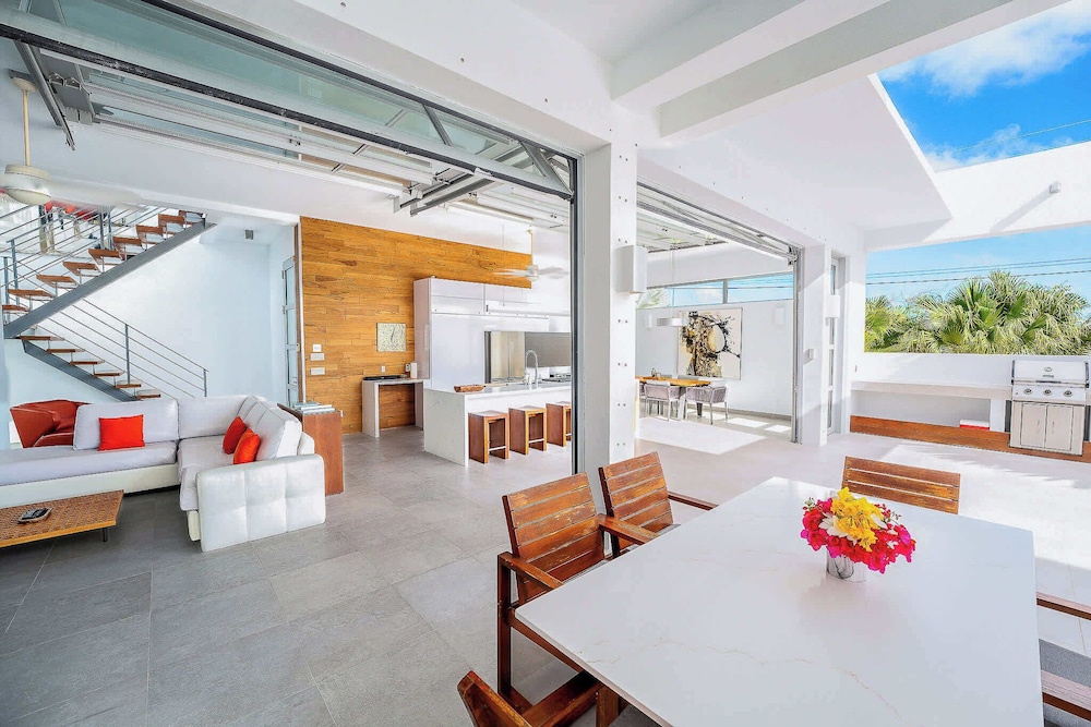 Vacation Villa, Oceanview and Hotel Amenities v1
