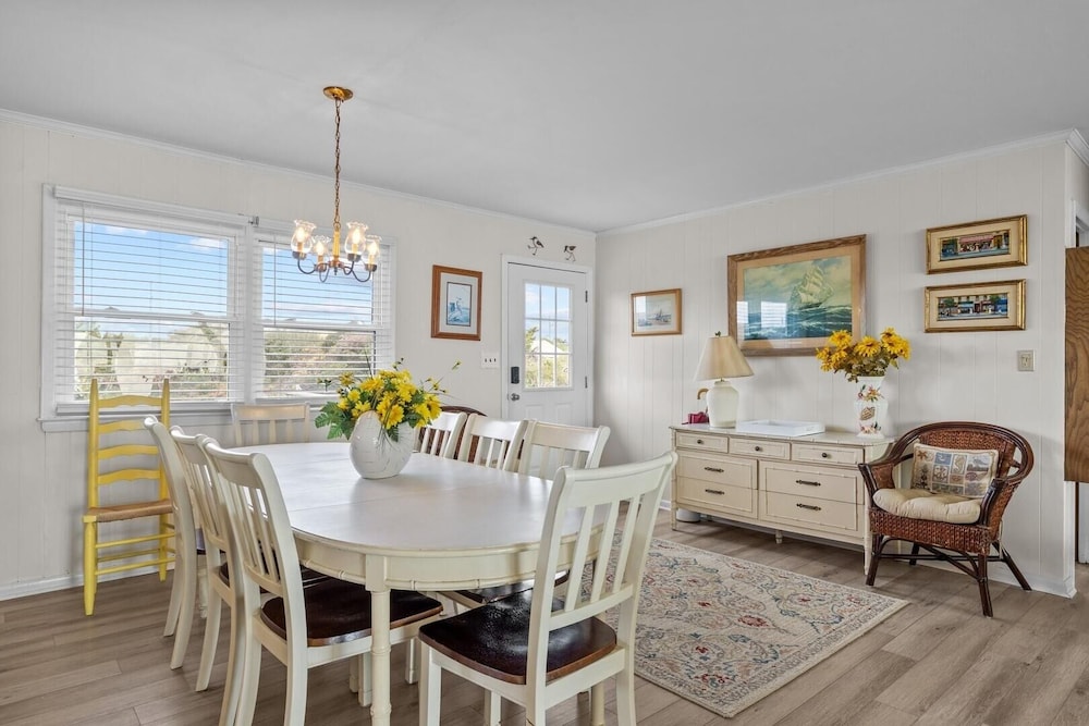 Bryant Cottage 6 Bedroom Home