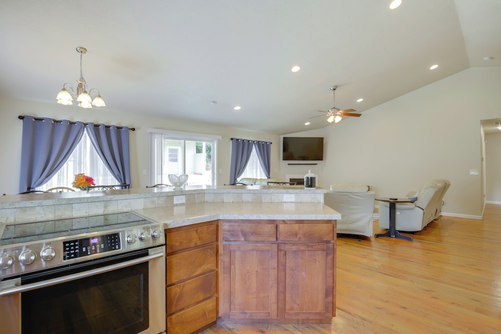2 Blocks to White Water Launch: Mill City Home