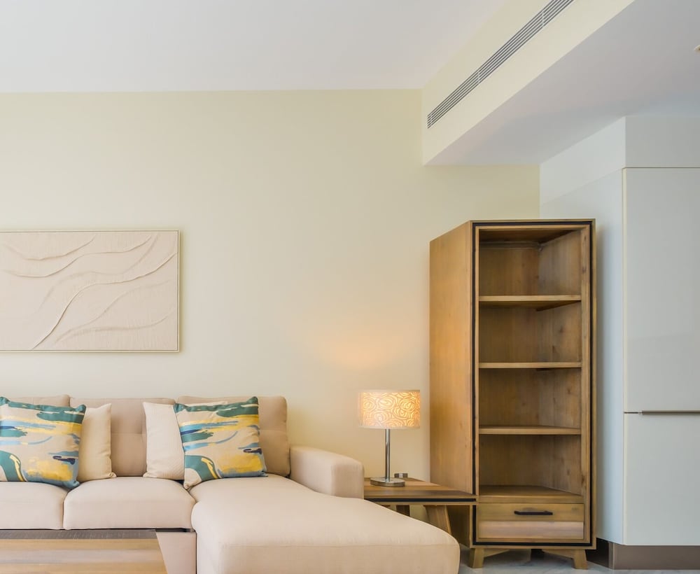 LUX Pad Executive Suite Canal View 5