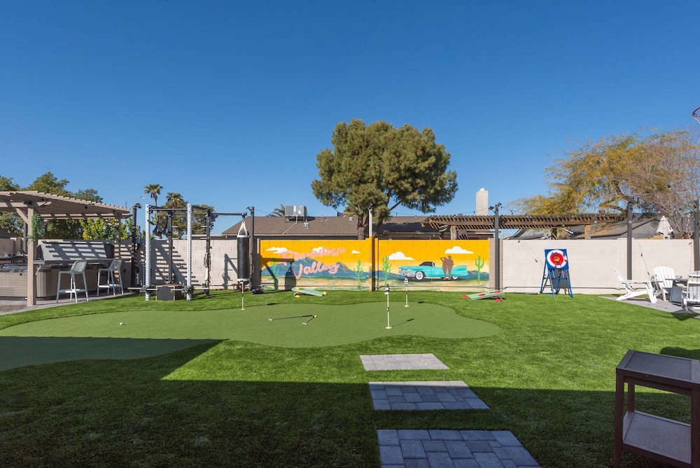 Phoenix 4 BDR Home With Outdoor Entertainment