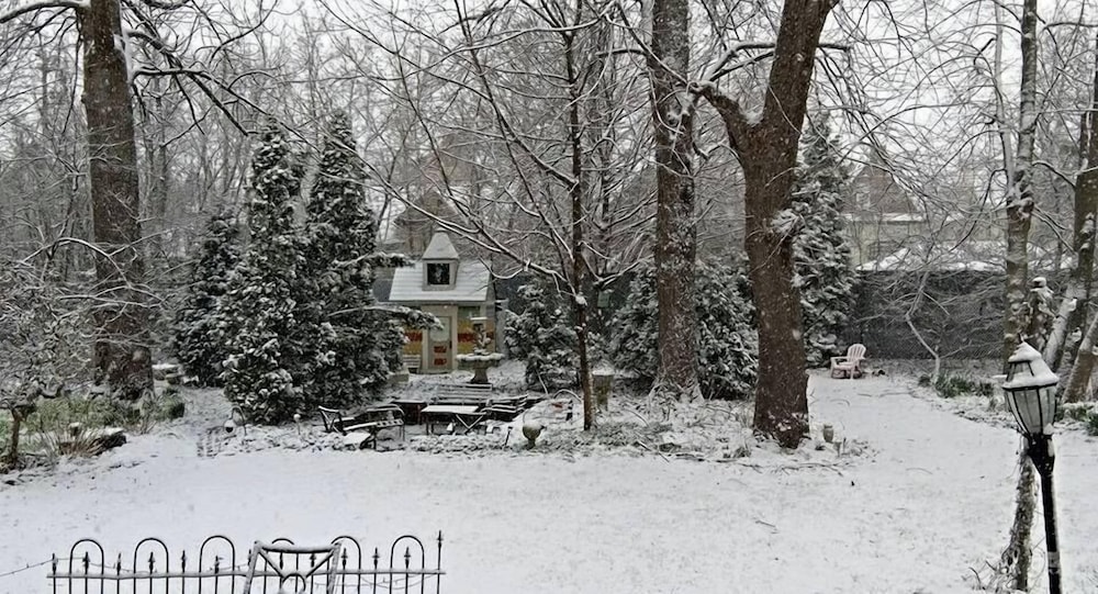 Milwaukee Vacations - Manderley Bed and Breakfast - Property Image 39
