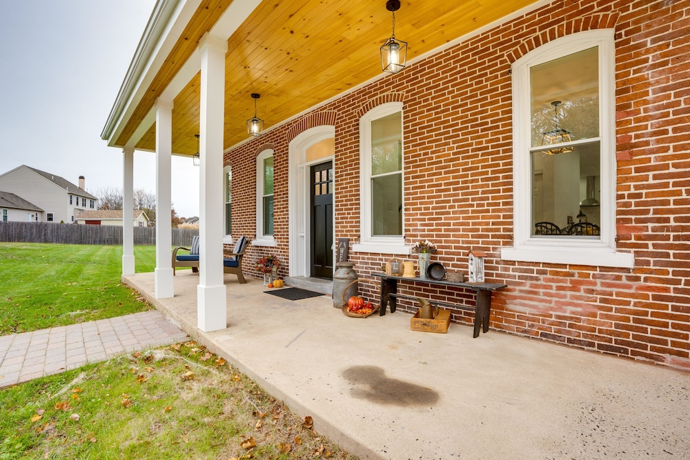 Family-friendly Hatfield Home: 3 Mi to Downtown! - Property Image 6