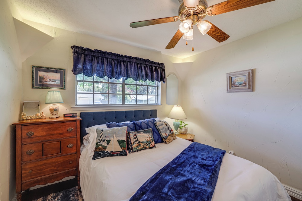 Home w/ Backyard Oasis < 7 Mi to At&t Stadium!