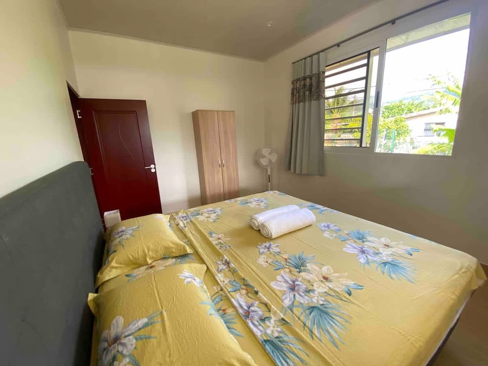 Fare Avea in Mahina With 3 Bedrooms and 2 Bathrooms