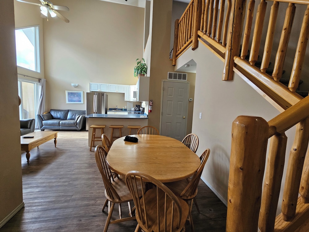 Riverside Way by Fernie Lodging Company