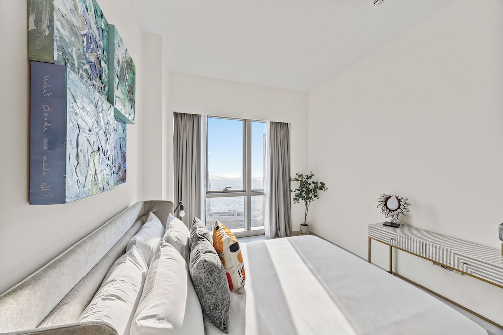 Luxury City Stay Near Mall and Pool