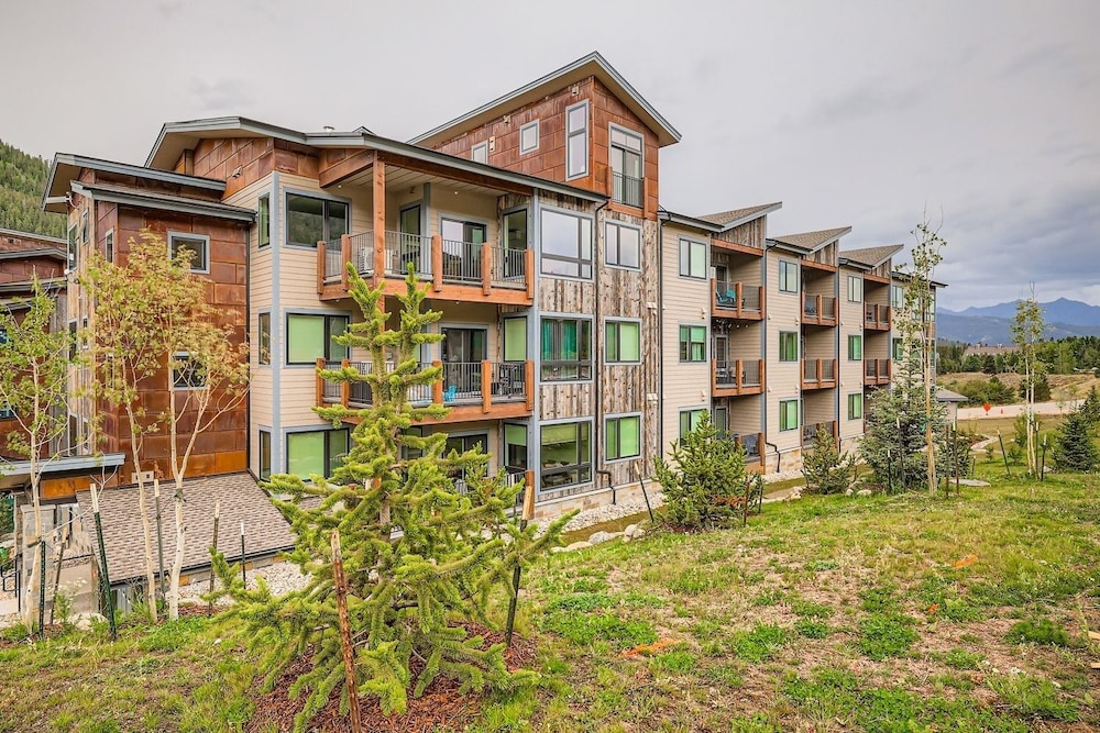 305 Brightwood At Keystone 2 Bedroom Condo