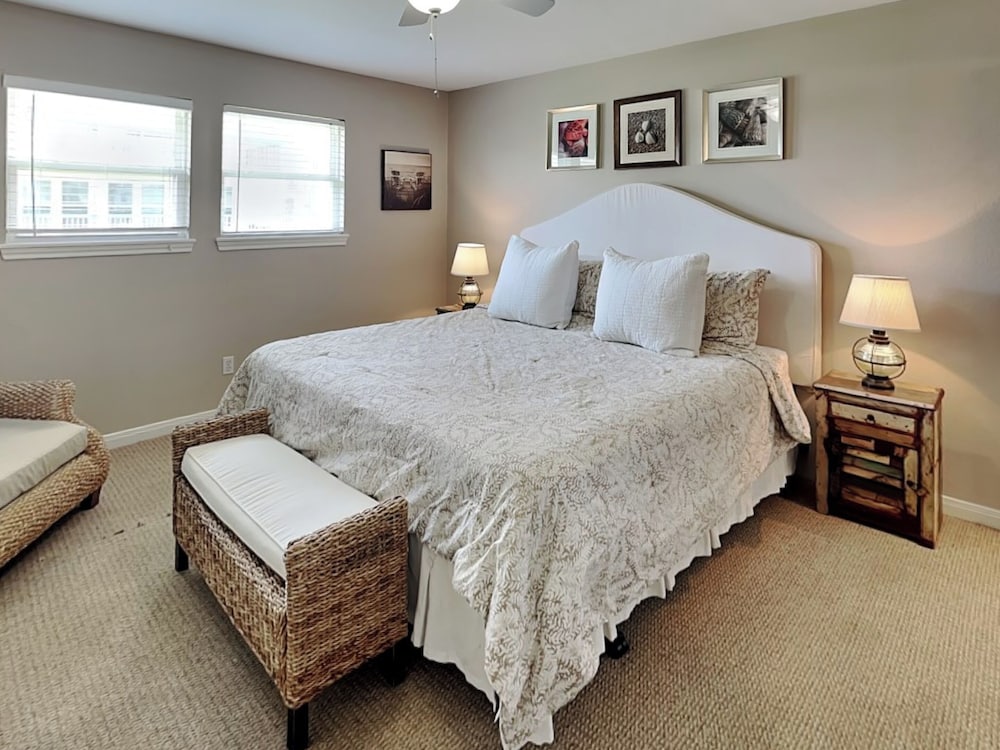 Molly's Dune by Ryson Vacation Rentals
