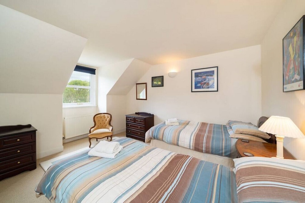 Earnside Cottage - Charming River Views view 5