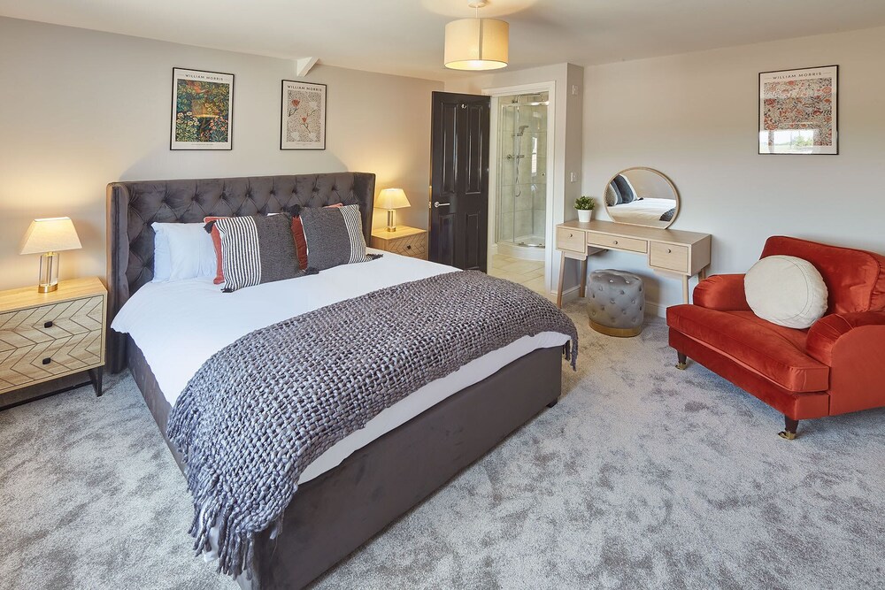 Host Stay The Pheasantry The Grange view 4