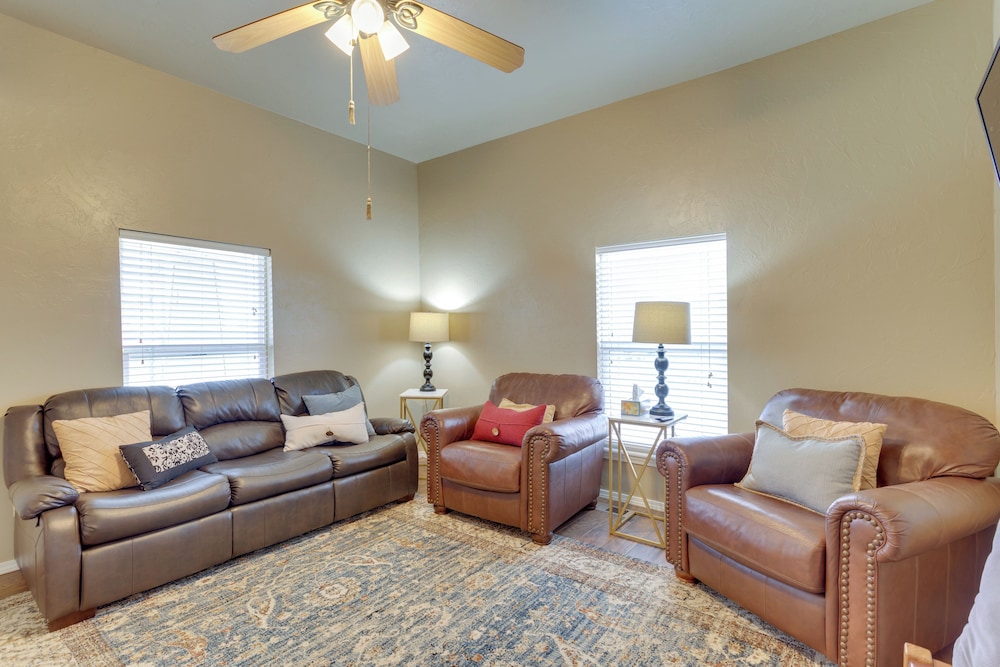 Apartment Half-mi to Downtown Guthrie!