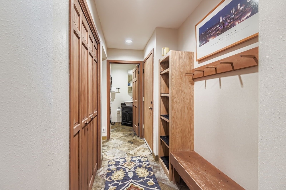 1763 Lakeside Getaway At Deer Valley! 3 Bedroom Home