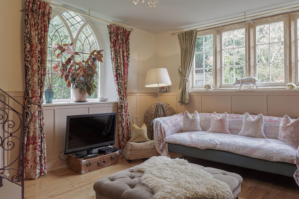 Artisan Hall Stunning Grandeur Cotswolds