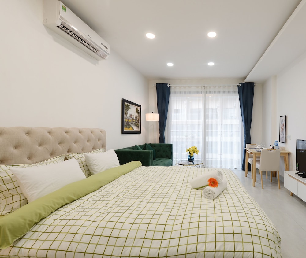 Jennifer House - Millenium Apartment