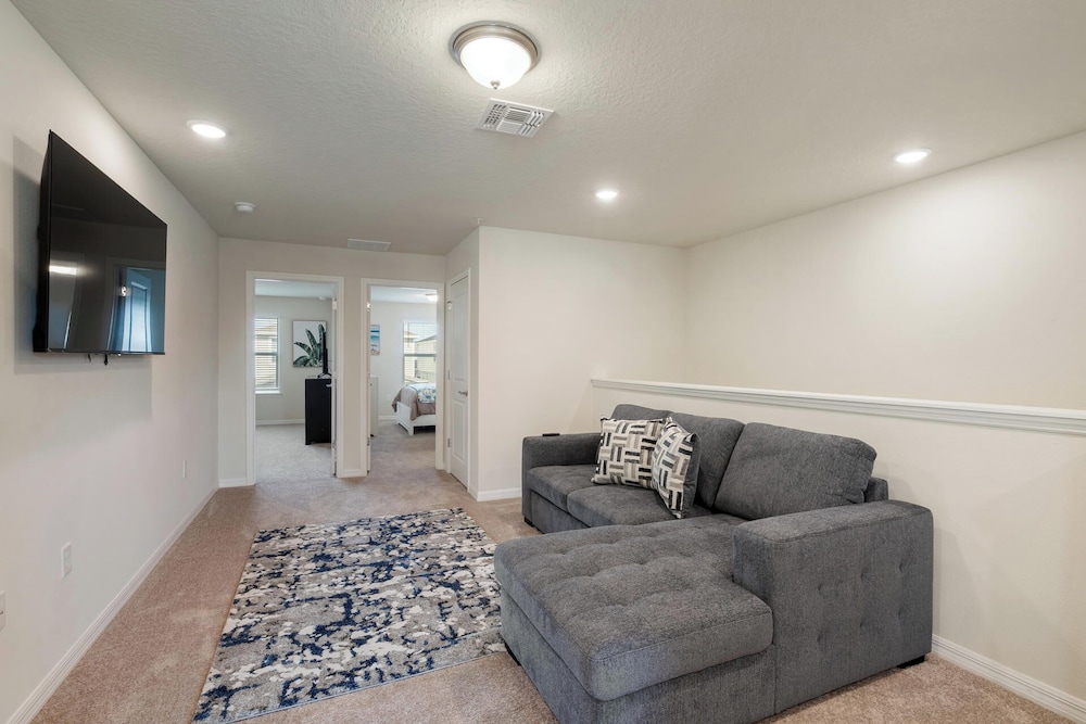 1228 Blue Island Dr