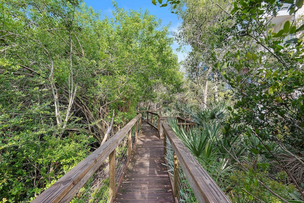 Oceanwalk 9-302