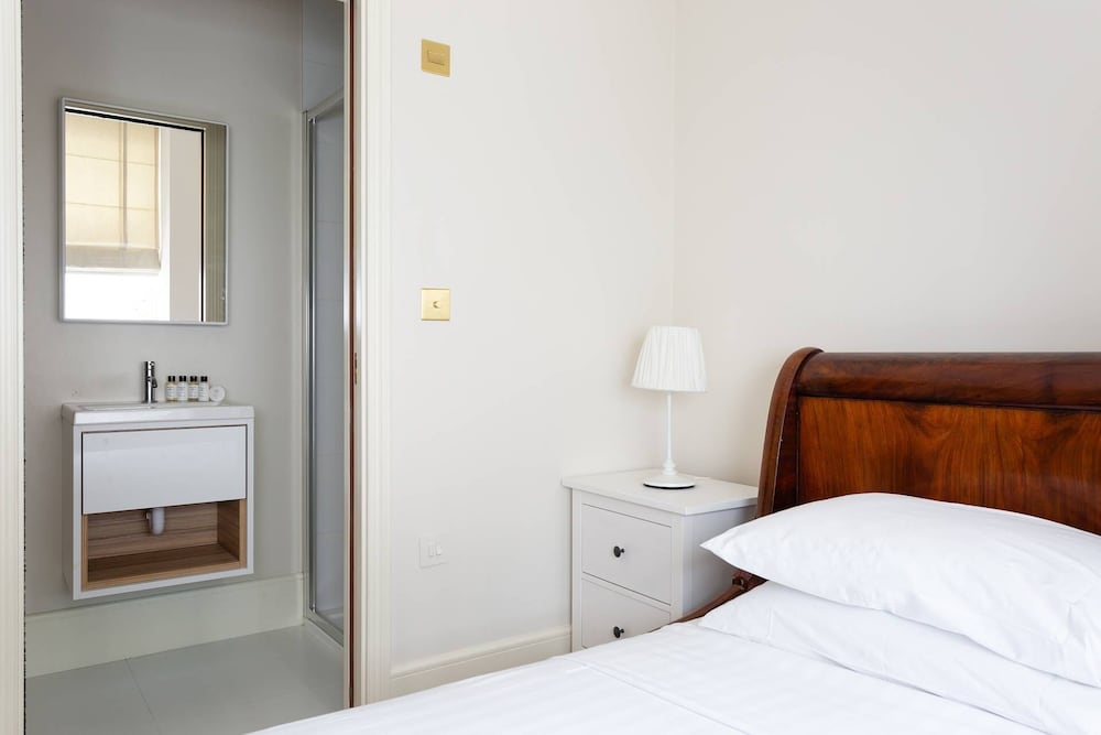 Brunswick Gardens II by Onefinestay