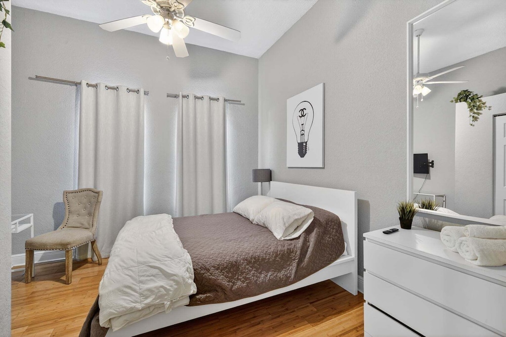 Modern Tampa Home Near Ybor And Downtown 3 Bedroom Home