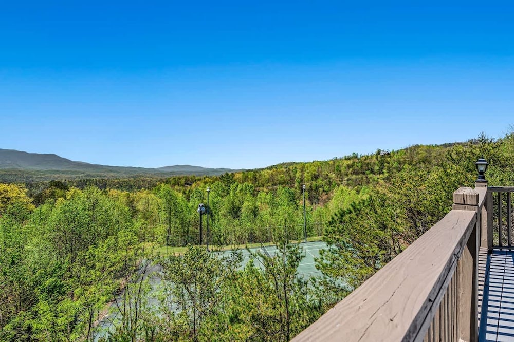 Hot Tub Heated Pool Mountain Views Sleeps 6