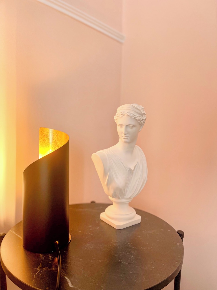 Flame B&B - Elegant Rooms