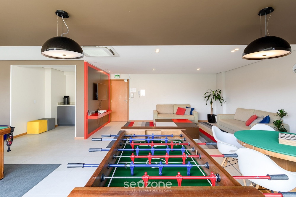 Modern apt With Pool Near the Beach Avr0203