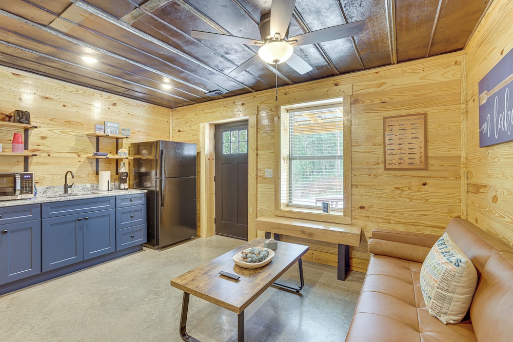 3 Mi to Water: Logan Martin Lake Cabin Getaway