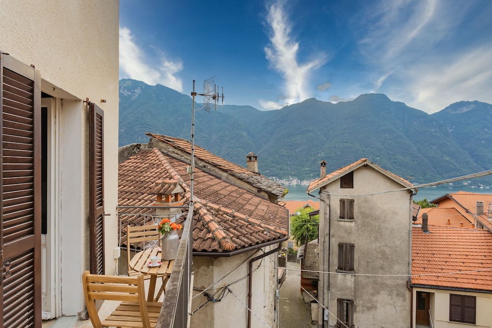 Villetta Panebianco Home in Castagna 11 by Rent all Como
