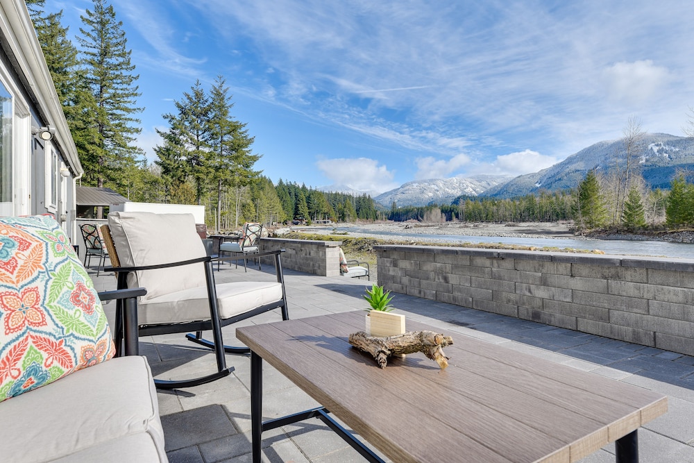 Riverfront Home w/ Deck, Near Mount Rainier! view 5