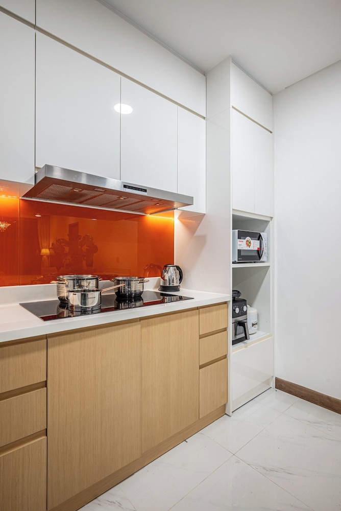 SUNWAH PEARL Premier Residence