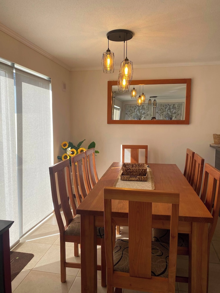 Linda Casa Familiar, Segura Y Muy Buena Ubicación