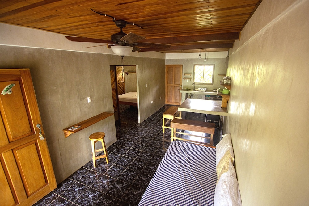 Don Jons Lodge -Surf & Yoga