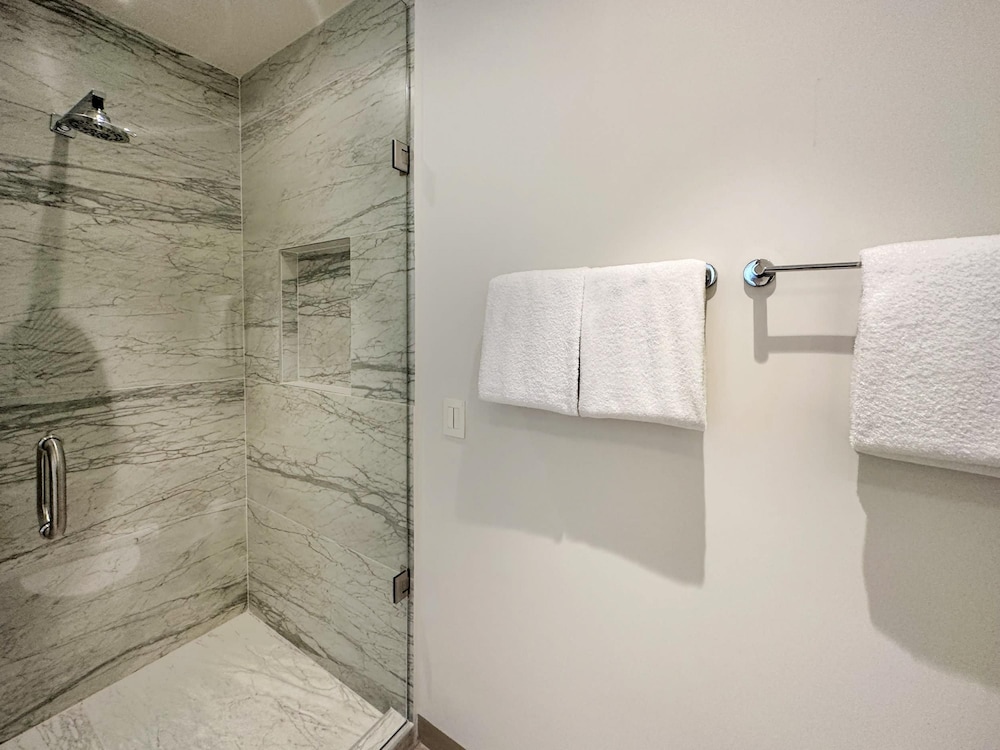 Brand New 6 Bedroom Penthouse