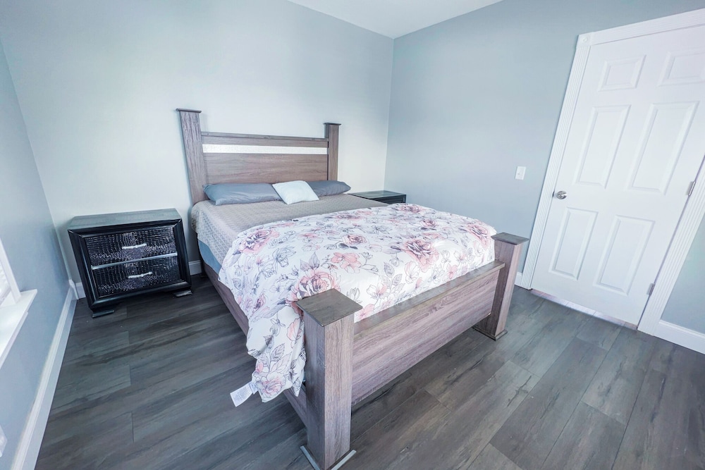Large 6Br, 2Ba Close To Niagara Falls