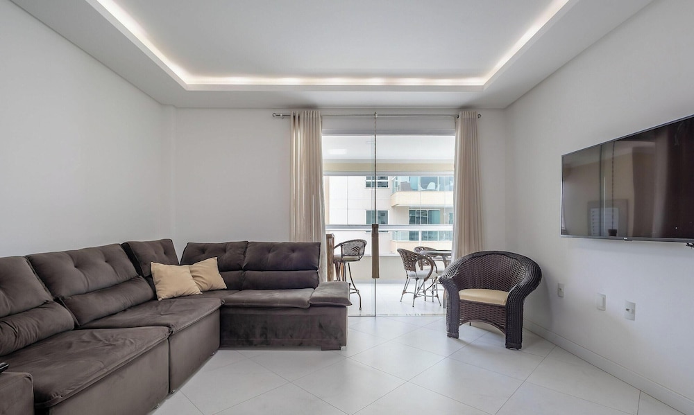 Apt w/ BBQ & Balcony, 450m From the Beach Sit1202