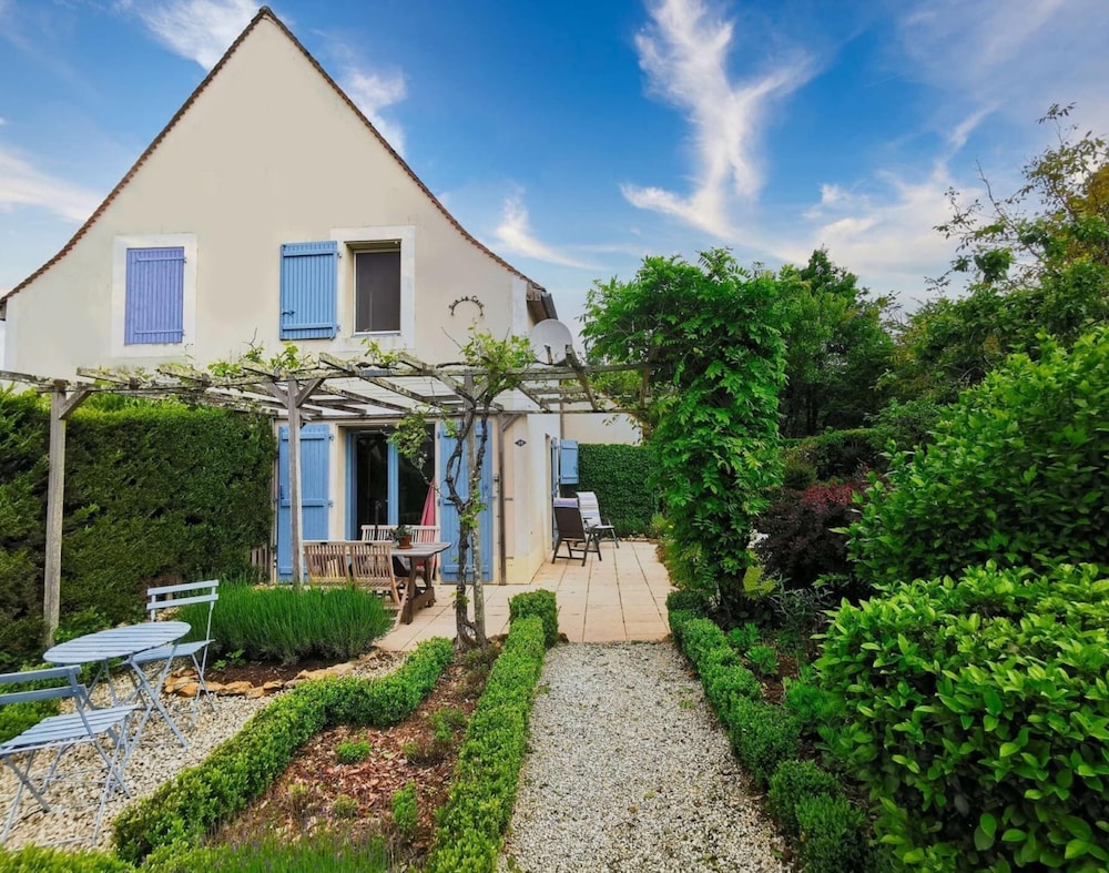 Quiet Holiday Home With Pool in the Dordogne
