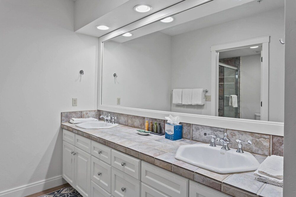 Trail's End Lodge at Deer Valley Resort - Two Bedroom Residence with Den and Spa #103 2 Condo