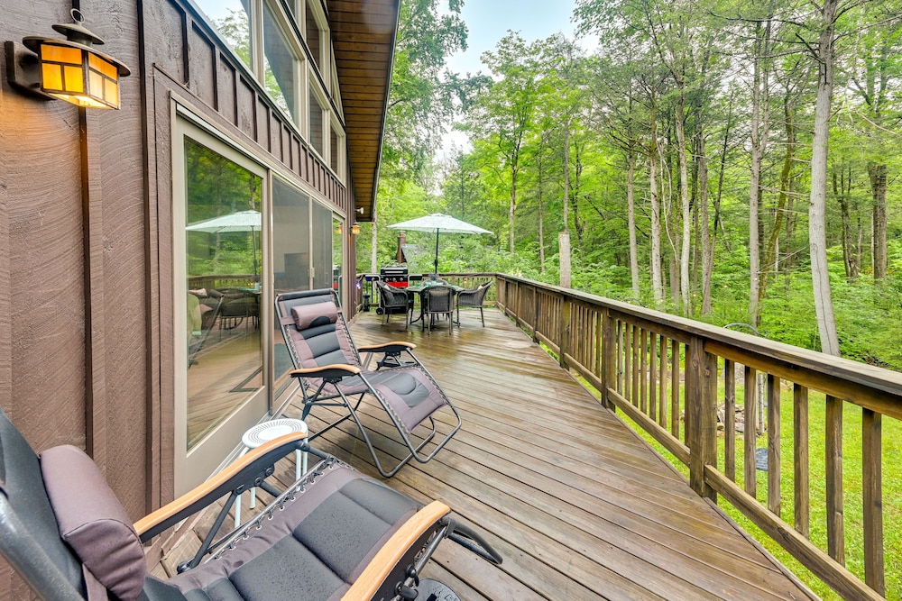 Tolland Cabin w/ Private Hot Tub & Grill!