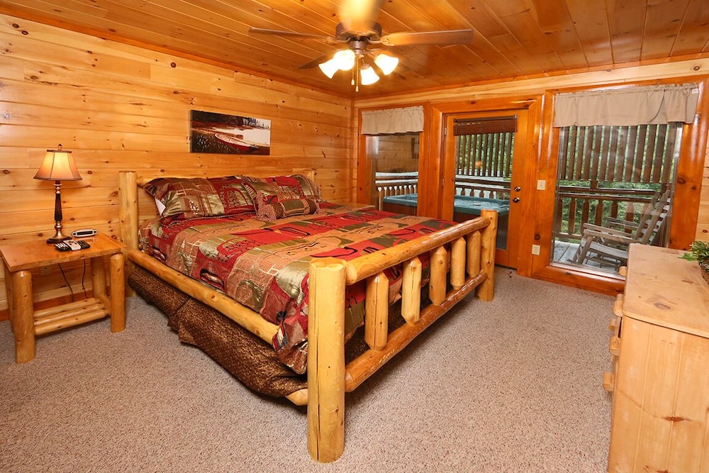 Mountain Movie Inn - Six Bedroom Cabin view 4