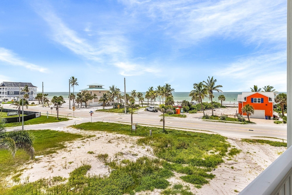 110 Sea Le Vie: 5br/4.5ba Brand New Build W/ Pool! 5 Bedroom Home