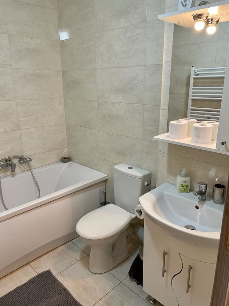 Infinity Summerland Apartment