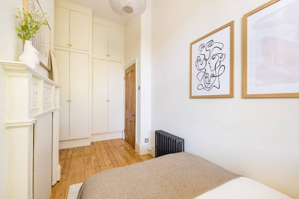 The Abinger Place - Inviting 2bdr House With Study Room & Garden