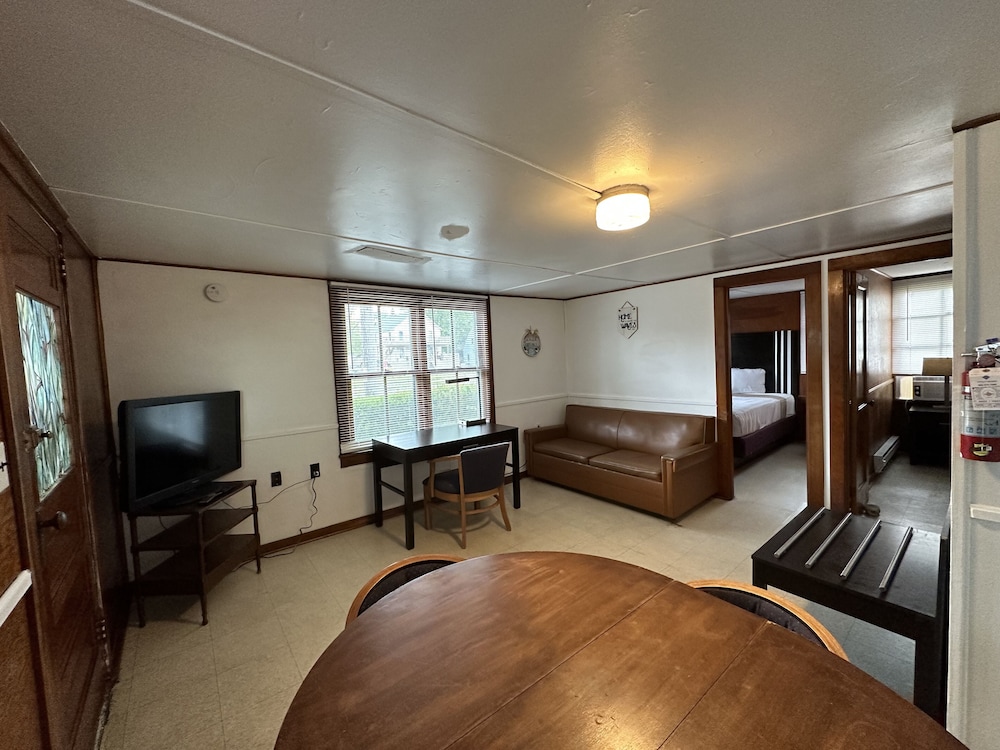 Uncle Toms Cottages - Property Image 16