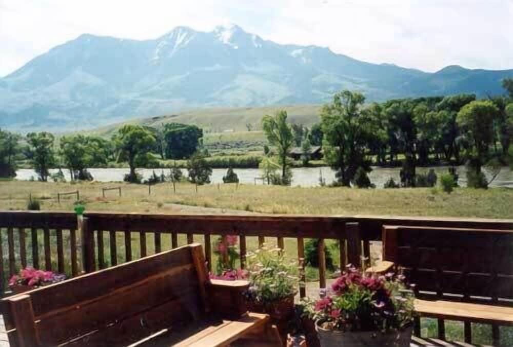 Paradise Gateway B&B and Vacation Homes
