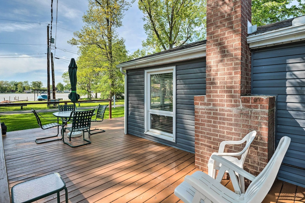 Lovely Belle Center Cottage on Indian Lake! view 5