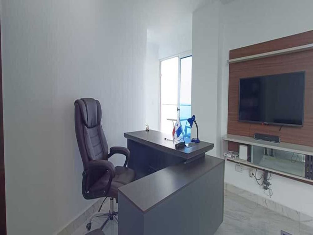 Oceanfront Designer Apartment PH The Sands, Next to Hilton