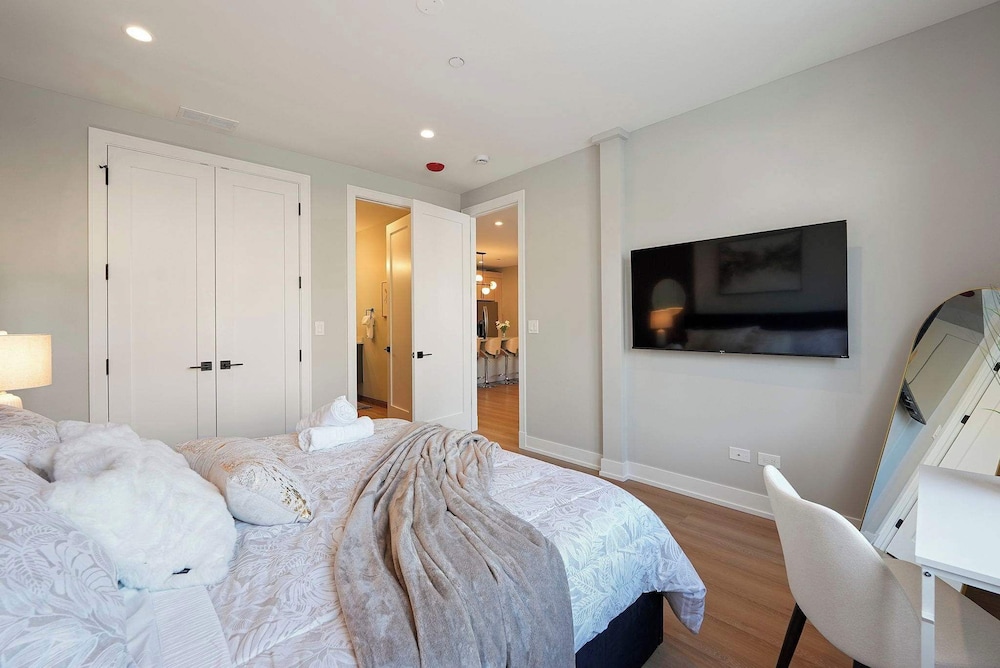 Chicago Modern Condo 2br2ba Balcony Free Park