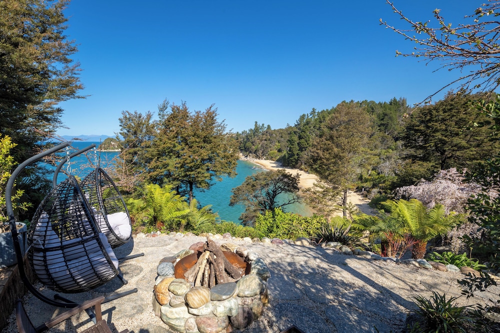 Jacuzzi Suite - Ocean Views & Beach